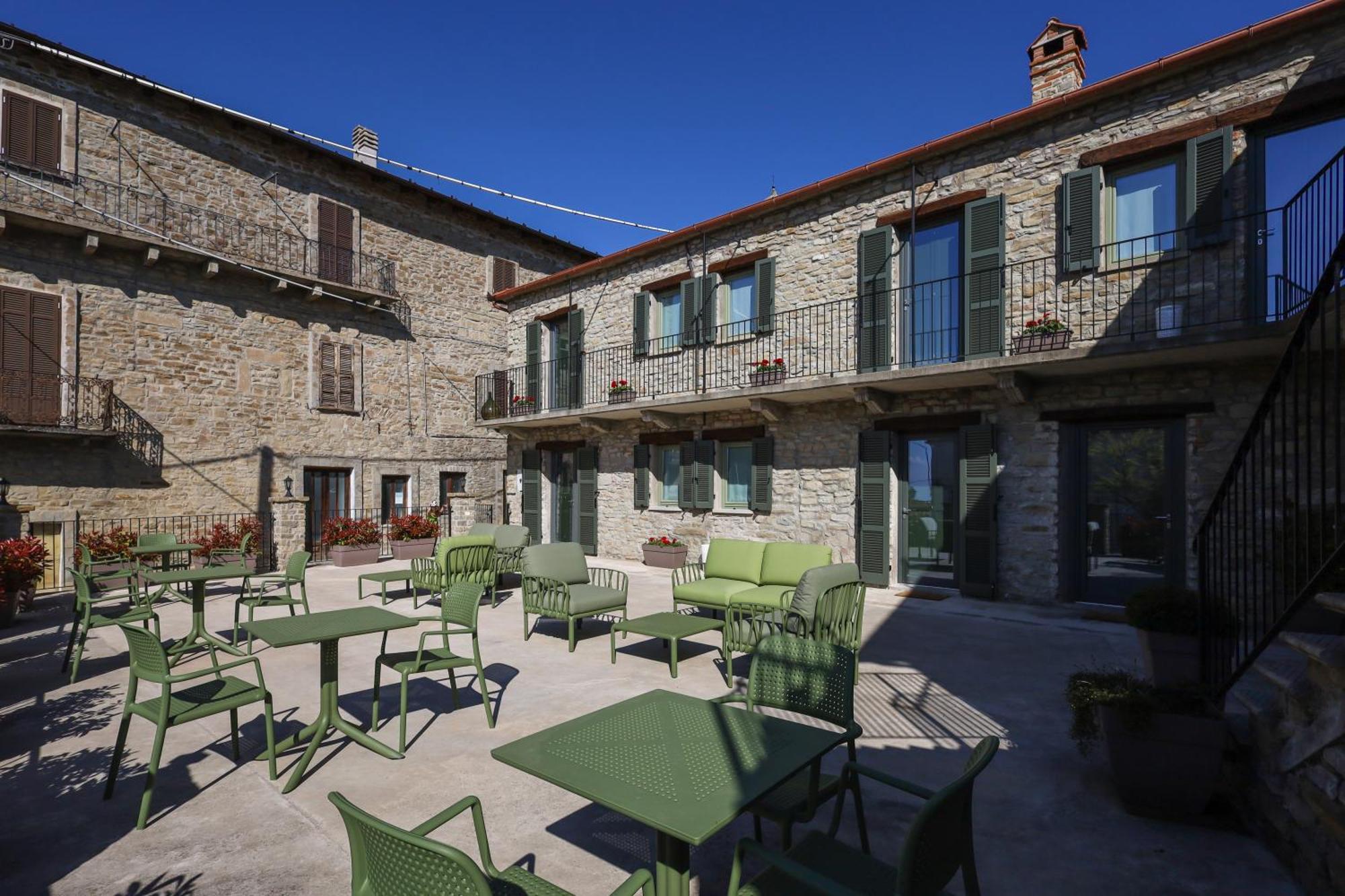 Albergo Del Bramante Roccaverano Bagian luar foto